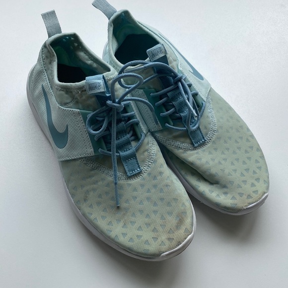 Nike Blue Sneakers, Size 9 - Picture 1 of 4